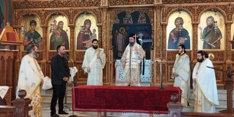 Υποδειγματική Θεία Λειτουργία από τον Μητροπολίτη Αιτωλίας και Ακαρνανίας για το 6ο ΓΕΛ Αγρινίου (Vid)