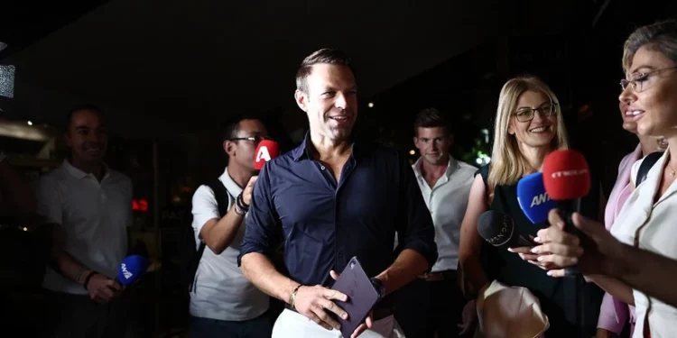 Μωραίτης και Κουρουμπλής μεταξύ των 8 στο γραφείο του Κασσελάκη τη βραδιά των εκλογών