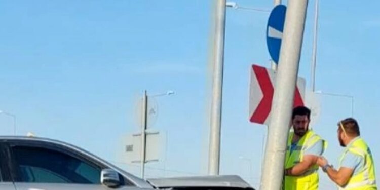 Μεσολόγγι/ Μεθυσμένος οδηγός ταξί έχασε τον έλεγχο και προσέκρουσε σε κολώνα