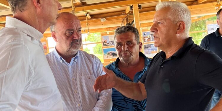 Ο Ν. Παπανδρέου σε περιοδεία στην Αιτ/νία: Να στηρίξει τους αλιείς και υχθυοκαλλιεργητές η Ε.Ε.