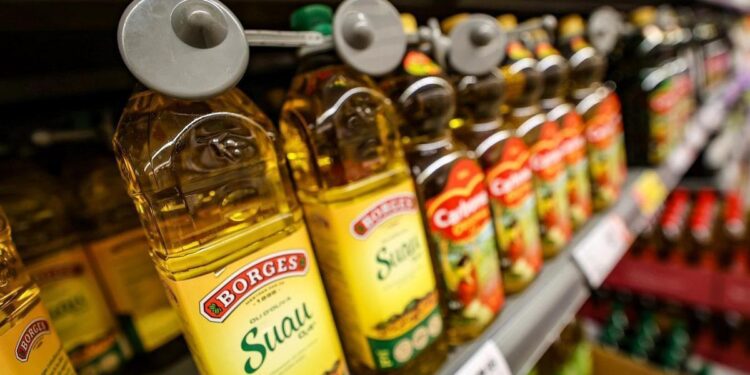 Ελαιόλαδο: Οι κλοπές έφεραν αντικλεπτικά στα σούπερ μάρκετ