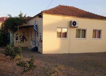 Καλύβια Αγρινίου: Εθελοντές καθάρισαν τους αύλειους χώρους των σχολείων