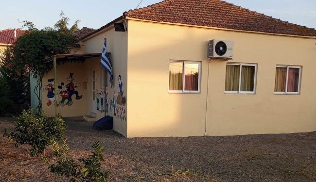 Καλύβια Αγρινίου: Εθελοντές καθάρισαν τους αύλειους χώρους των σχολείων