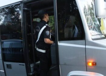 Ξέχασαν 9χρονο ΑμεΑ για τέσσερις ώρες μέσα σε σχολικό λεωφορείο – Δύο συλλήψεις