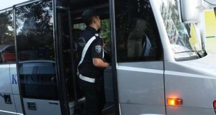Ξέχασαν 9χρονο ΑμεΑ για τέσσερις ώρες μέσα σε σχολικό λεωφορείο – Δύο συλλήψεις
