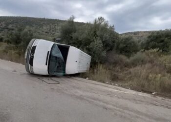 Εγκλωβίστηκε οδηγός μετά από εκτροπή κοντά στην Αμφιλοχία