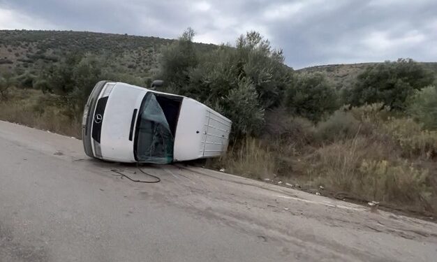 Εγκλωβίστηκε οδηγός μετά από εκτροπή κοντά στην Αμφιλοχία