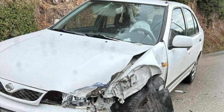 Μυρτιά Θέρμου: Τροχαίο με τραυματισμό σε σύγκρουση Ι.Χ. με φόρτηγο