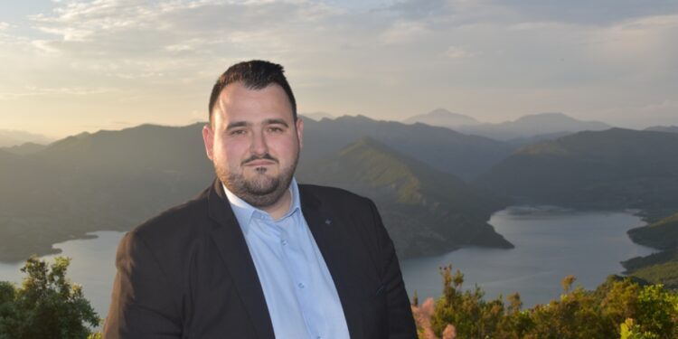 Ο Κωνσταντίνος Βραχωρίτης μπορεί να αγωνιστεί για τα προβλήματα και την ανάδειξη των Παρακαμπυλίων!