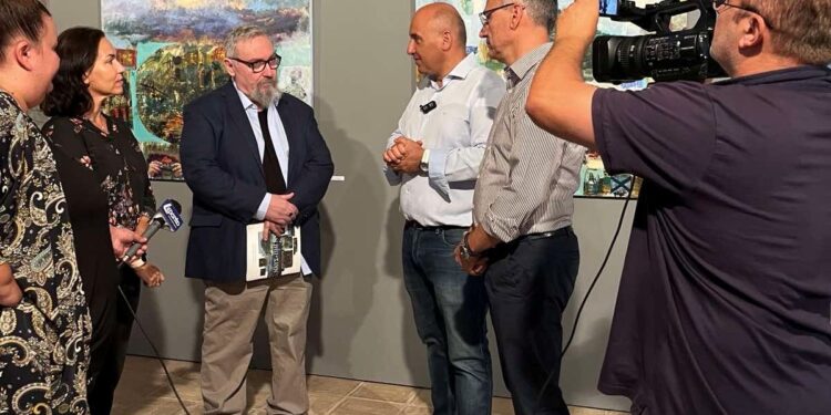 Ο ζωγράφος Γ.Αδαμάκης προσέφερε στον Δήμο δύο πίνακες αφιερωμένους στην ιστορία της Ναυπάκτου