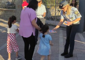 Η Ελληνική Αστυνομία διένειμε ενημερωτικό υλικό κυκλοφοριακού περιεχομένου στους μαθητές της Δυτικής Ελλάδας