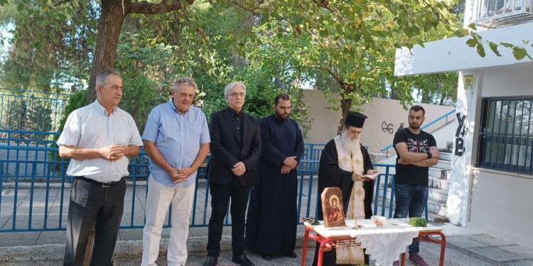 Ο Δημήτρης Τραπεζιώτης παρέστη στον αγιασμότου 9 ου Δημοτικού και του 1 ου Ειδικού Δημοτικού Σχολείου Αγρινίου