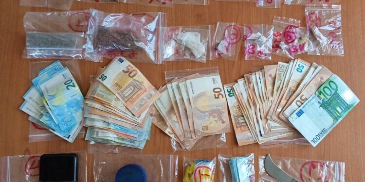 Συνελήφθη διακινητής ναρκωτικών στο Αγρίνιο