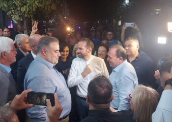 Με χειροκροτήματα υποδέχτηκαν τον Περιφερειάρχη Δυτικής Ελλάδας Νεκτάριο Φαρμάκη/δηλώσεις (βιντεο)