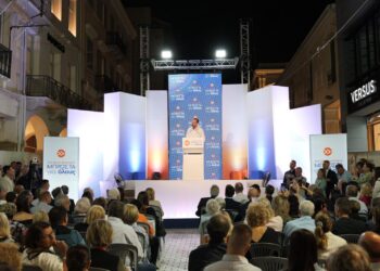 Νεκτάριος Φαρμάκης από Πάτρα: «Ούτε η βροχή δεν μας σταματά, την Κυριακή η Δυτική Ελλάδα πάει μπροστά!»