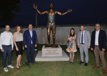 Αποκαλυπτήρια του ανδριάντα του Μιχάλη Κούση στο ΔΑΚ Αγρινίου(ΦΩΤΟ-ΒΙΝΤΕΟ)