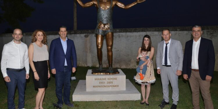 Αποκαλυπτήρια του ανδριάντα του Μιχάλη Κούση στο ΔΑΚ Αγρινίου(ΦΩΤΟ-ΒΙΝΤΕΟ)