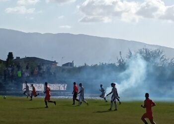 Έξαλλη η Δόξα Καινούργιου από την συμπεριφορά νεαρών φιλάθλων της/ “καπνογόνα, ύβρεις και κάθε μορφή βίας δεν γίνονται αποδεκτά” λέει