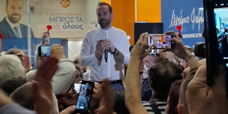 Με χειροκροτήματα υποδέχτηκαν τον Περιφερειάρχη Δυτικής Ελλάδας Νεκτάριο Φαρμάκη/δηλώσεις (βιντεο)