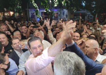 Πανηγυρισμοί στο εκλογικό κέντρο του Παπαναστασίου/δήλωση (φωτο-βίντεο)