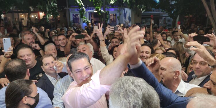 Πανηγυρισμοί στο εκλογικό κέντρο του Παπαναστασίου/δήλωση (φωτο-βίντεο)