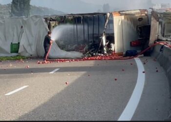 Έκλεισε η Ιονία Οδός λόγω φωτιάς σε φορτηγό