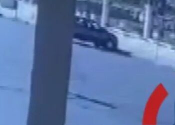 Μεσολόγγι: Απίστευτο βίντεο- Η στιγμή που αυτοκίνητο προσκρούει στην μάντρα του Νοσοκομείου