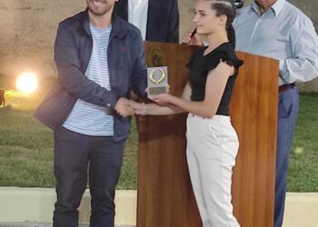 Βράβευση της αθλήτριας της πάλης Δέσποινα Μαλεσιάδα στη «Γιορτή του Αθλητή»