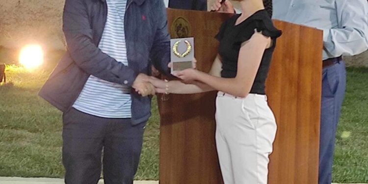 Βράβευση της αθλήτριας της πάλης Δέσποινα Μαλεσιάδα στη «Γιορτή του Αθλητή»