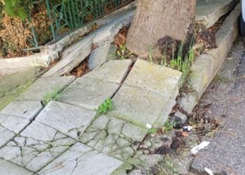 Αγρίνιο/ πεζοδρόμια “παγίδες” στην οδό Διαμαντή!