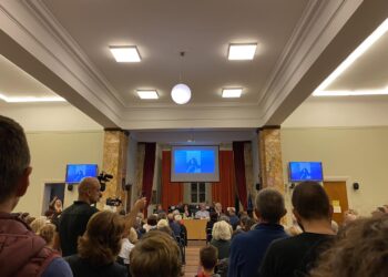 Αγρίνιο: Πλήθος κόσμου στην παρουσίαση του μυθιστορήματος της Κωνσταντίας Σκανδάλου-Κορδολαίμη