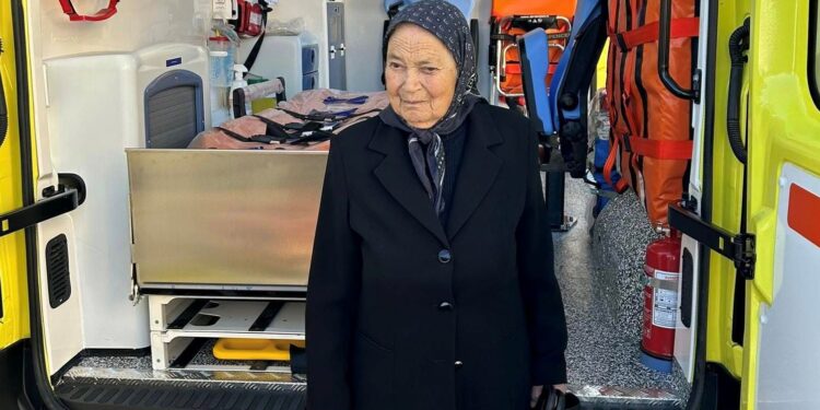 Γιαγιά δώρισε ασθενοφόρο στο ΕΚΑΒ Μεσολογγίου/Το αγόρασε με το υστέρημα της μετά από πολλές δεκαετίες εργασίας