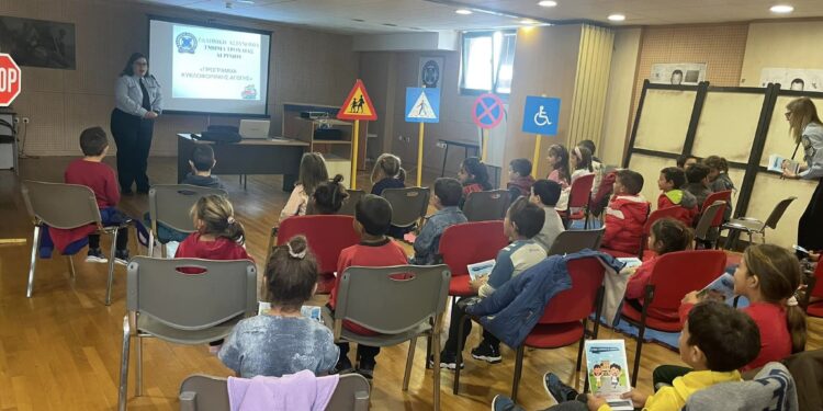 Τα νηπιαγωγεία 14ο Αγρινίου και Στράτου παρακολούθησαν μαθήματα κυκλοφοριακής αγωγής