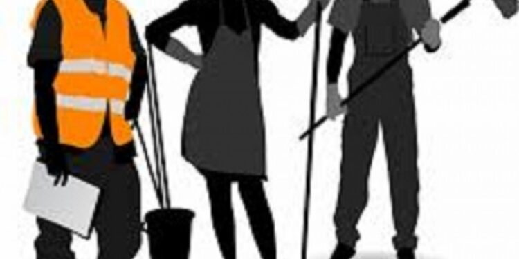 Αγρίνιο/ζητείται εργάτης και γυναίκα για καθαριότητα