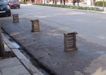 Τέρμα τα καφάσια και οι καρέκλες για ιδιωτικό parking: Το «τσουχτερό» πρόστιμο
