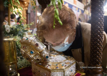 Αγρίνιο: Κοσμοσυρροή για να προσκυνήσουν την  Τίμια Κάρα του Αγίου Ιωάννου Χρυσοστόμου/Αναχωρεί σήμερα