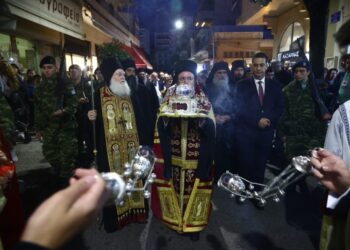 Σε πανηγυρικό κλίμα το Αγρίνιο υποδέχθηκε την Τιμία Κάρα του Αγίου Ιωάννου του Χρυσοστόμου από την Ιερά Μεγίστη Μονή Βατοπαιδίου 