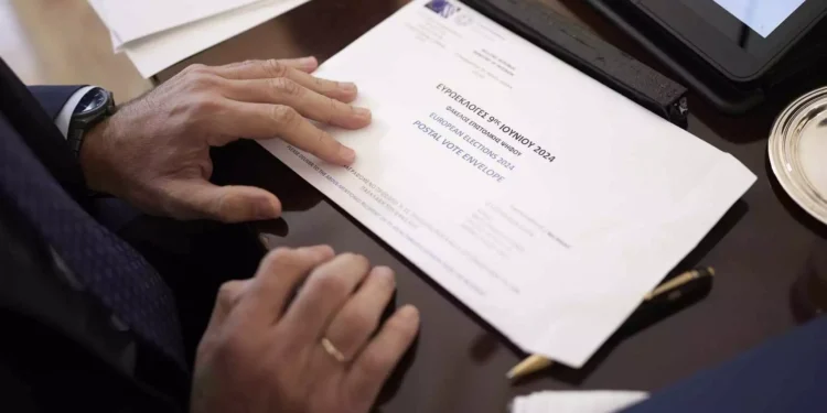 Μητσοτάκης στο Υπουργικό: Με επιστολική ψήφος οι ευρωεκλογές – Όλη η χώρα μία περιφέρεια με σταυρό