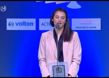 Βραβεία ΠΣΑΠΠ : Η Αγρινιώτισσα Βάσια Γιαννάκα, πήρε το βραβείο της κορυφαίας ποδοσφαιρίστριας (vid)