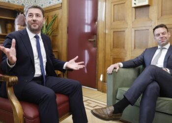 Δημοσκόπηση: Tο ΠΑΣΟΚ προσπέρασε τον ΣΥΡΙΖΑ μετά από 11 χρόνια!