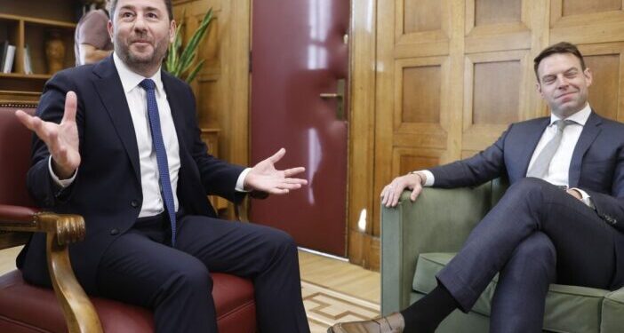 Δημοσκόπηση: Tο ΠΑΣΟΚ προσπέρασε τον ΣΥΡΙΖΑ μετά από 11 χρόνια!