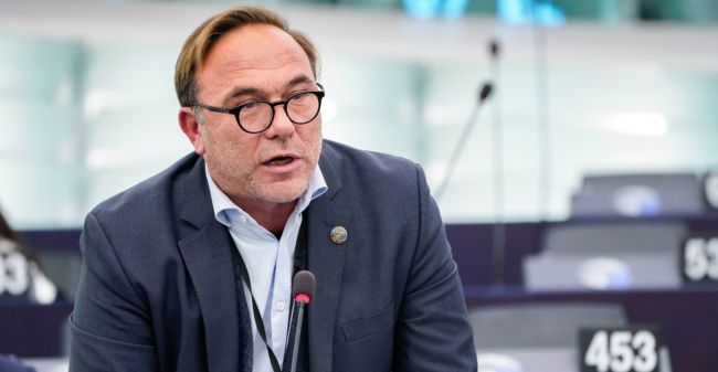 Την αποχώρησή του από την ευρωομάδα του ΣΥΡΙΖΑ ανακοίνωσε ο ευρωβουλευτής Πέτρος Κόκκαλης/ανακοίνωση νέου κόμματος