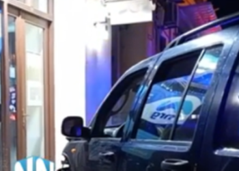 Ναύπακτος: Αυτοκίνητο μπήκε μέσα σε κατάστημα