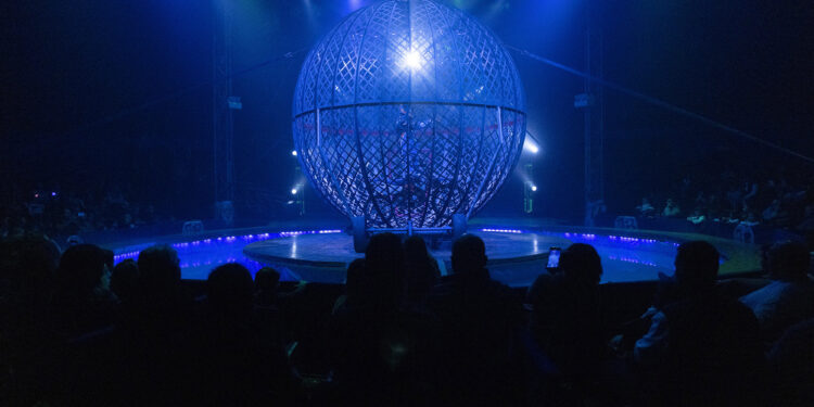 Αγρίνιο/Τραυματισμός ακροβάτη… έκοψε την ανάσα!