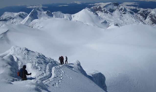 Ορειβατικός σύλλογος Αγρινίου-Βαρδούσια, ανάβαση στον Κόρακα