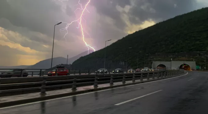 Έχει διακοπεί η κυκλοφορία στην παλαιά και στη Ν.Ε Πατρών-Αθηνών λόγω κακοκαιρία/Τα σημεία