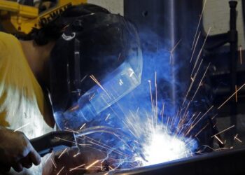 Ζητείται   τεχνίτης – ηλεκτροσυγκολλητής για βιοτεχνική επιχείρηση στο Αγρίνιο