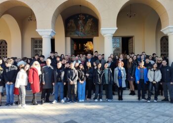 Υποδειγματική Θεία Λειτουργία για το 1ο ΓΕΛ Αγρινίου και διανομή δεμάτων αγάπης στο Μεσολόγγι