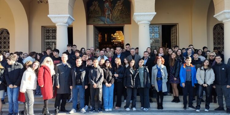 Υποδειγματική Θεία Λειτουργία για το 1ο ΓΕΛ Αγρινίου και διανομή δεμάτων αγάπης στο Μεσολόγγι