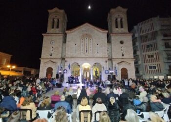 Χριστουγεννιάτικη εκδήλωση στον αύλειο χώρο του Αγίου Σπυρίδωνος στο Μεσολόγγι